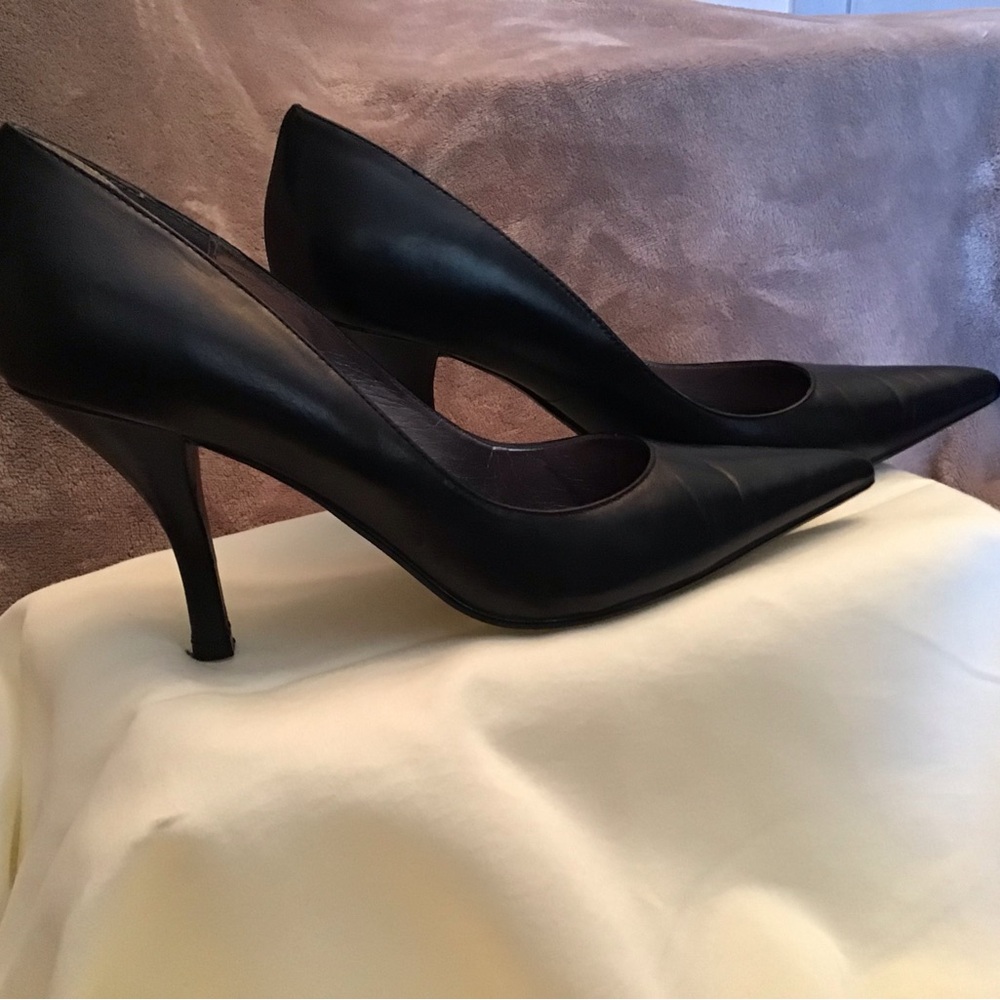Steve Madden Black Leather Classic Heels